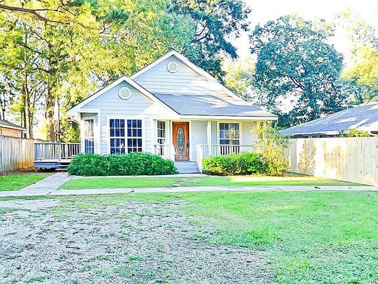 listing, photo 1