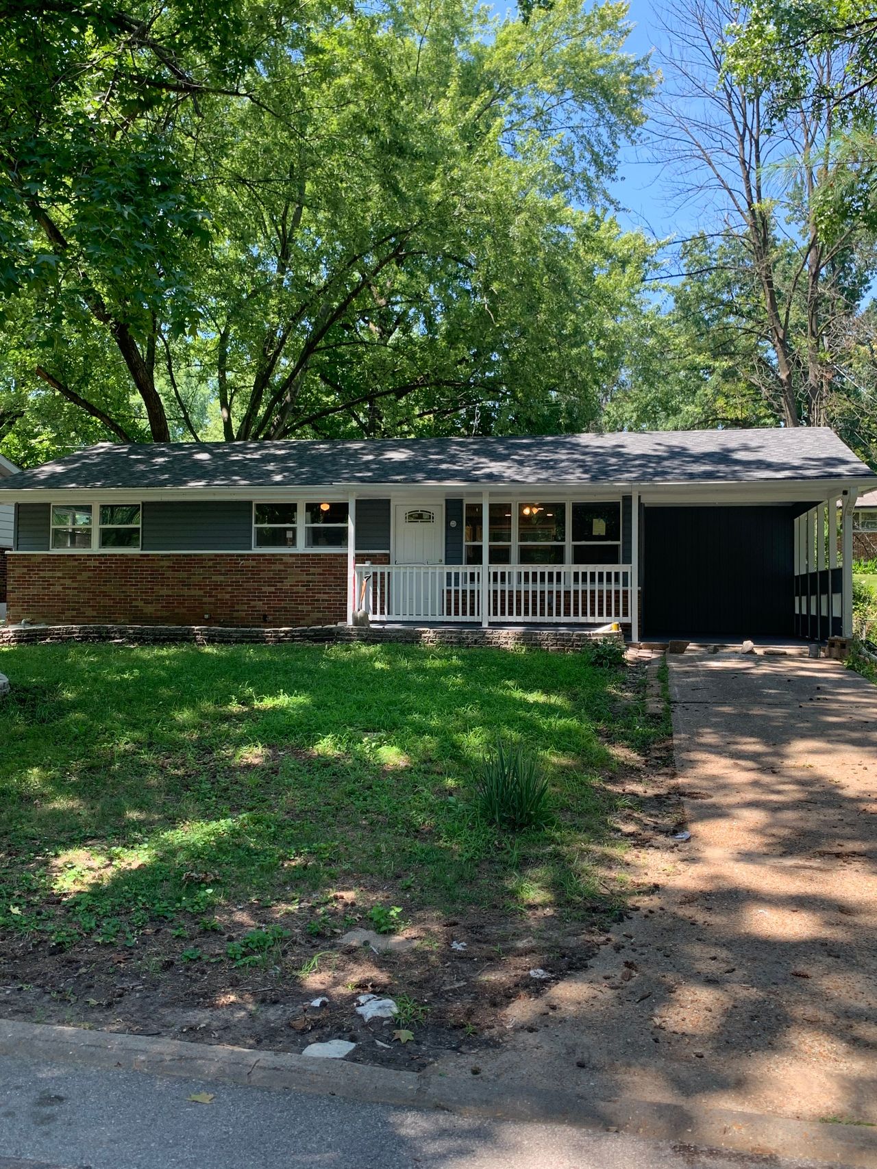 listing, photo 1