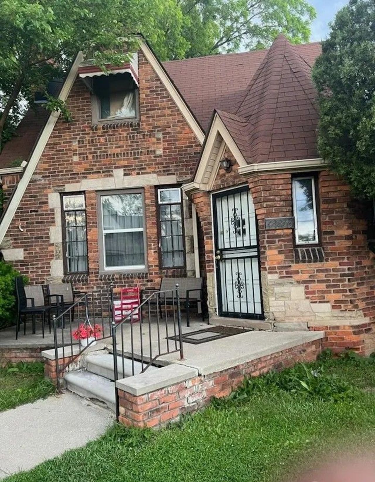 listing, photo 1