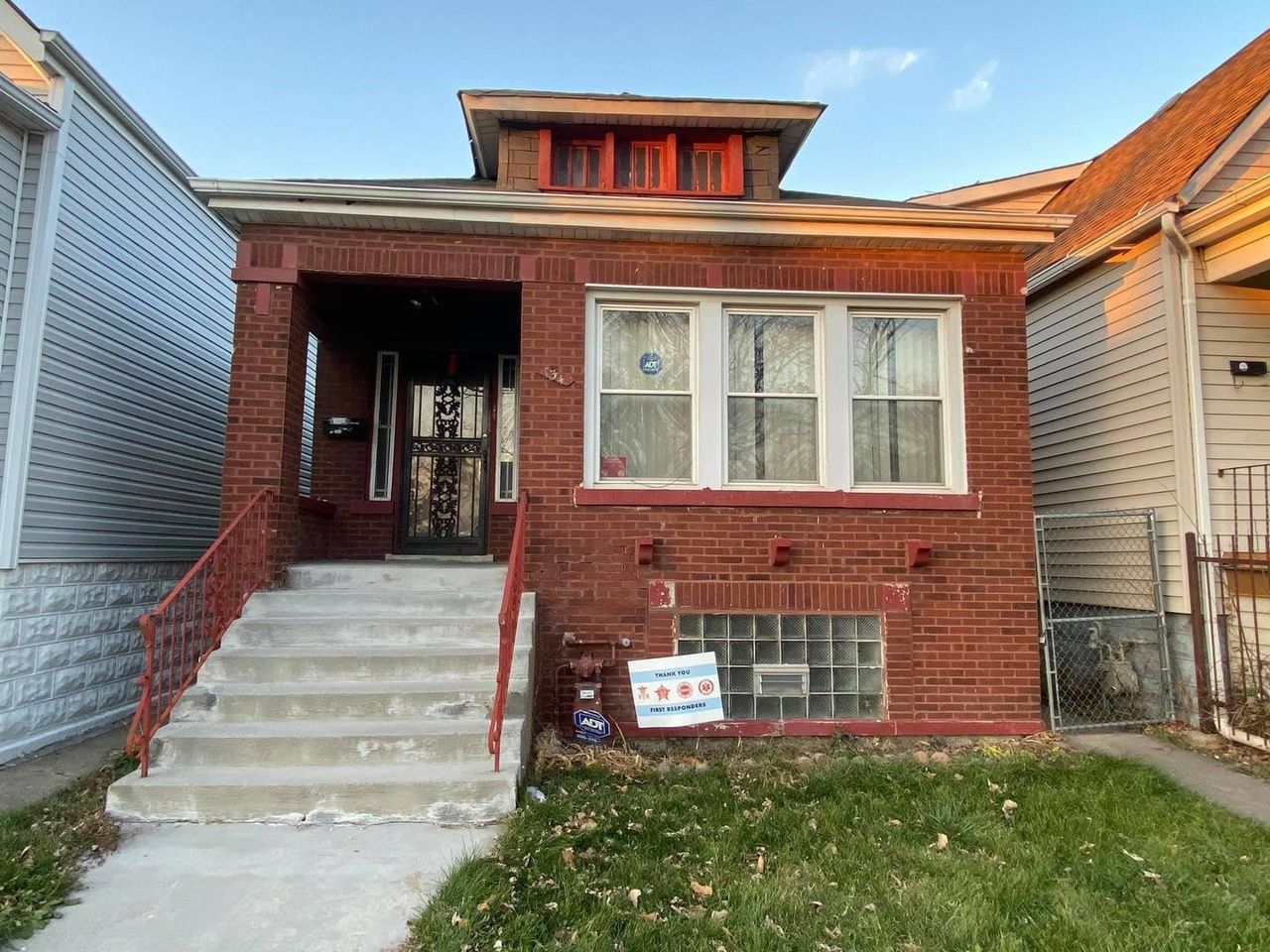listing, photo 1