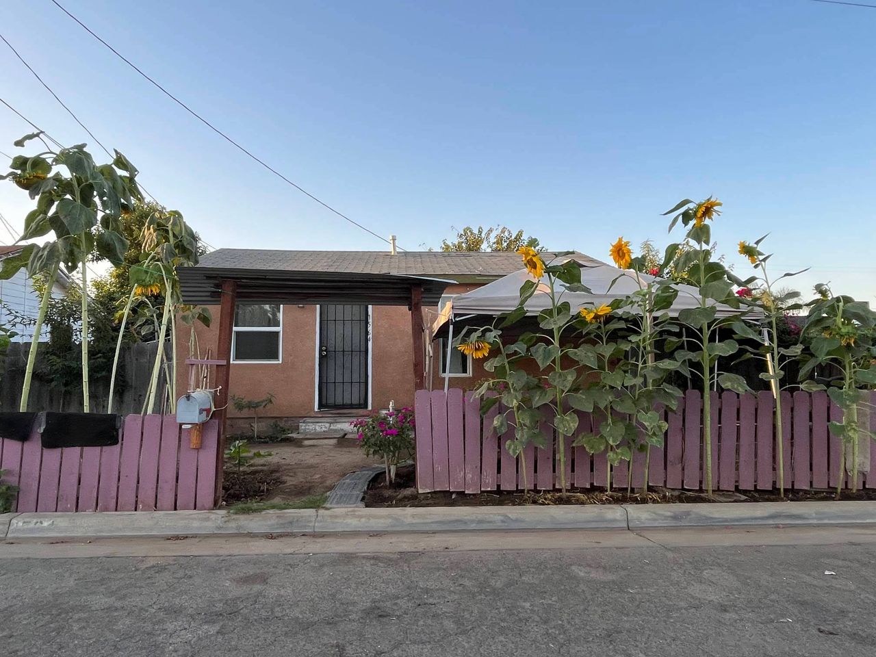 listing, photo 1