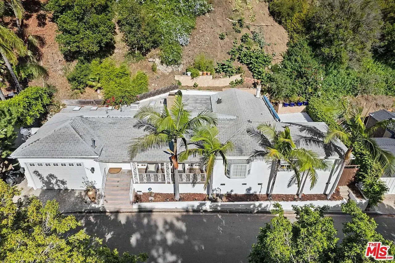 listing, photo 1
