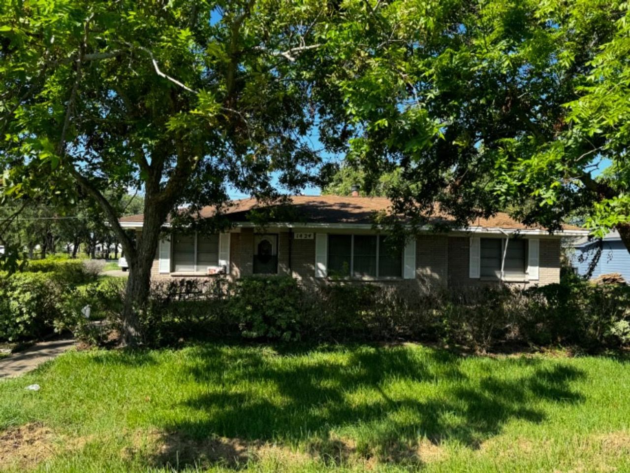 listing, photo 1
