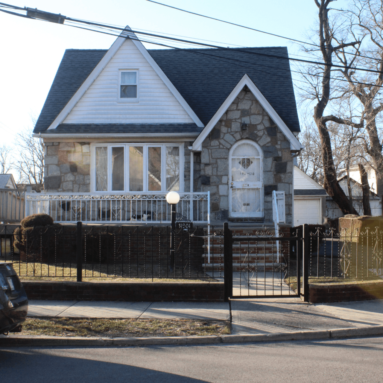 listing, photo 1