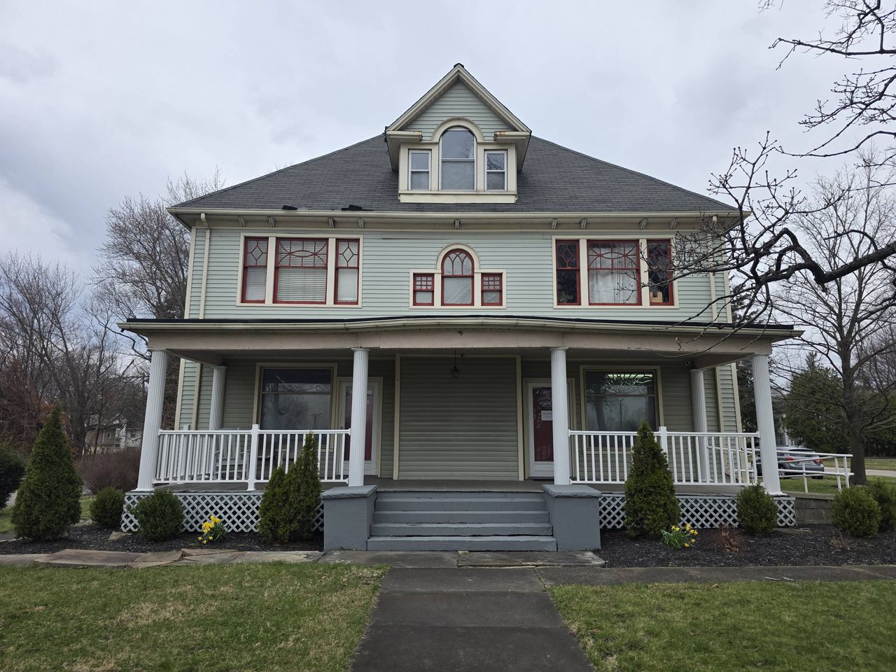 listing, photo 1