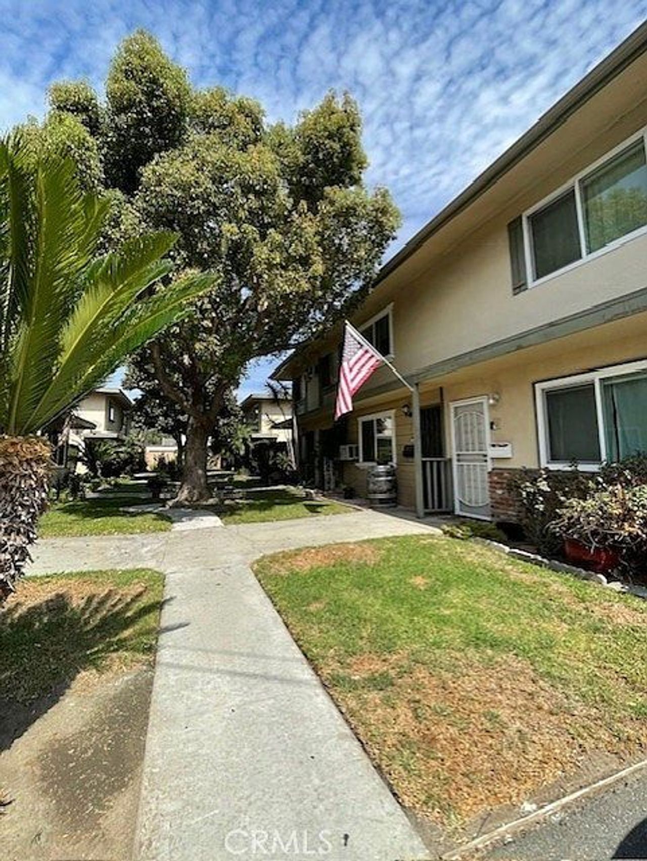 listing, photo 1