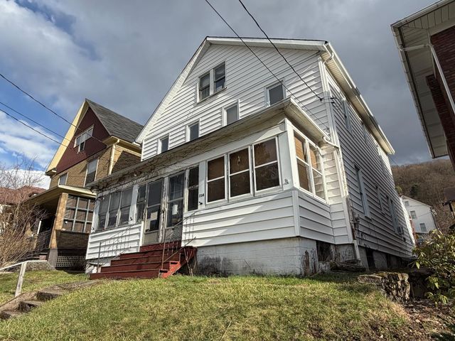 View of 14 Cliff St, New Castle, PA 16101, USA