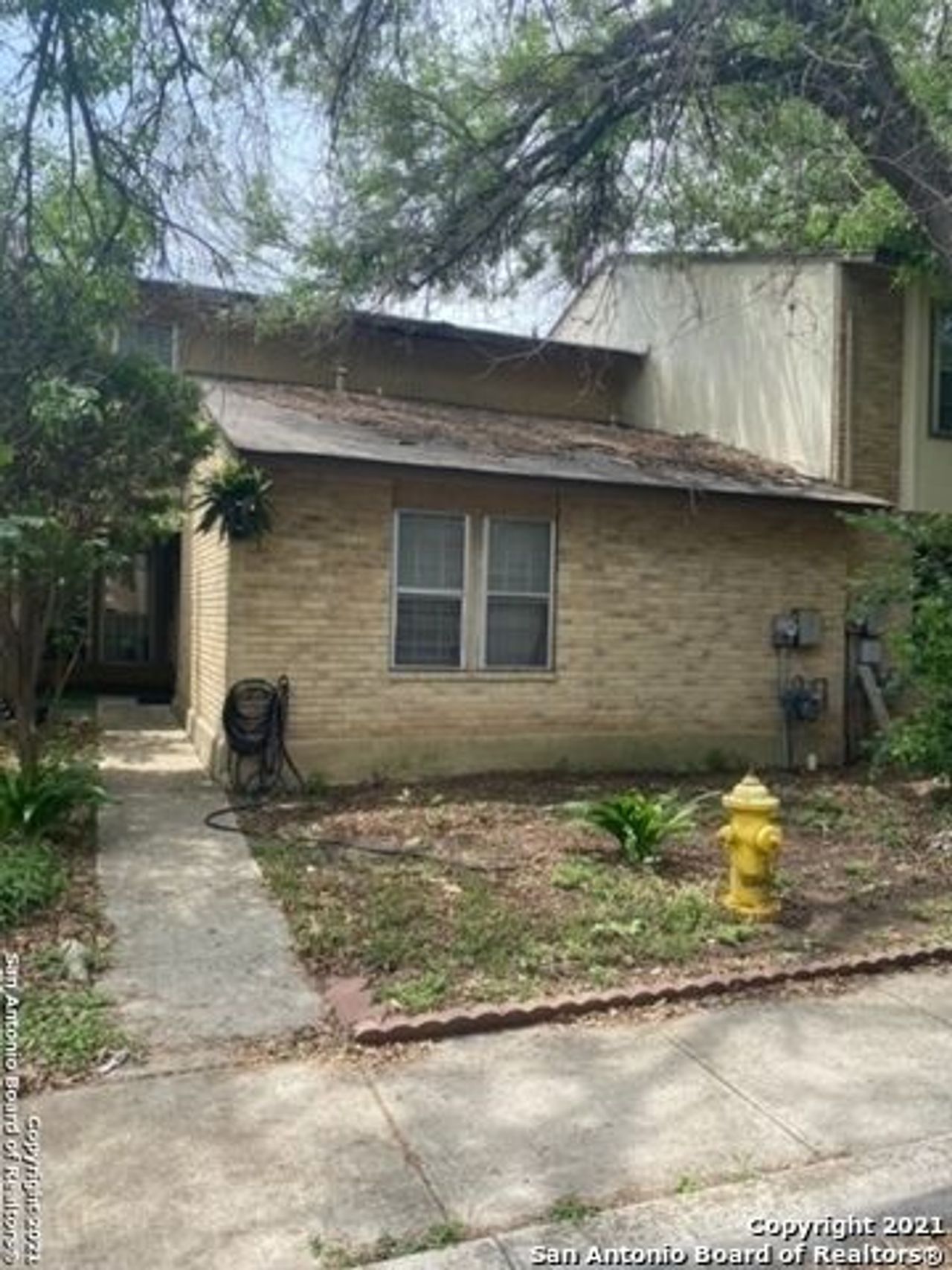 listing, photo 1