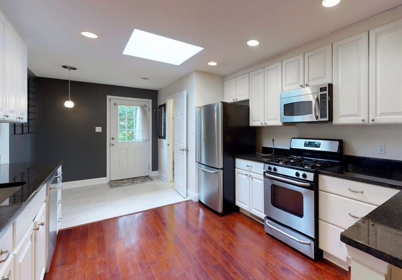 listing, photo 1