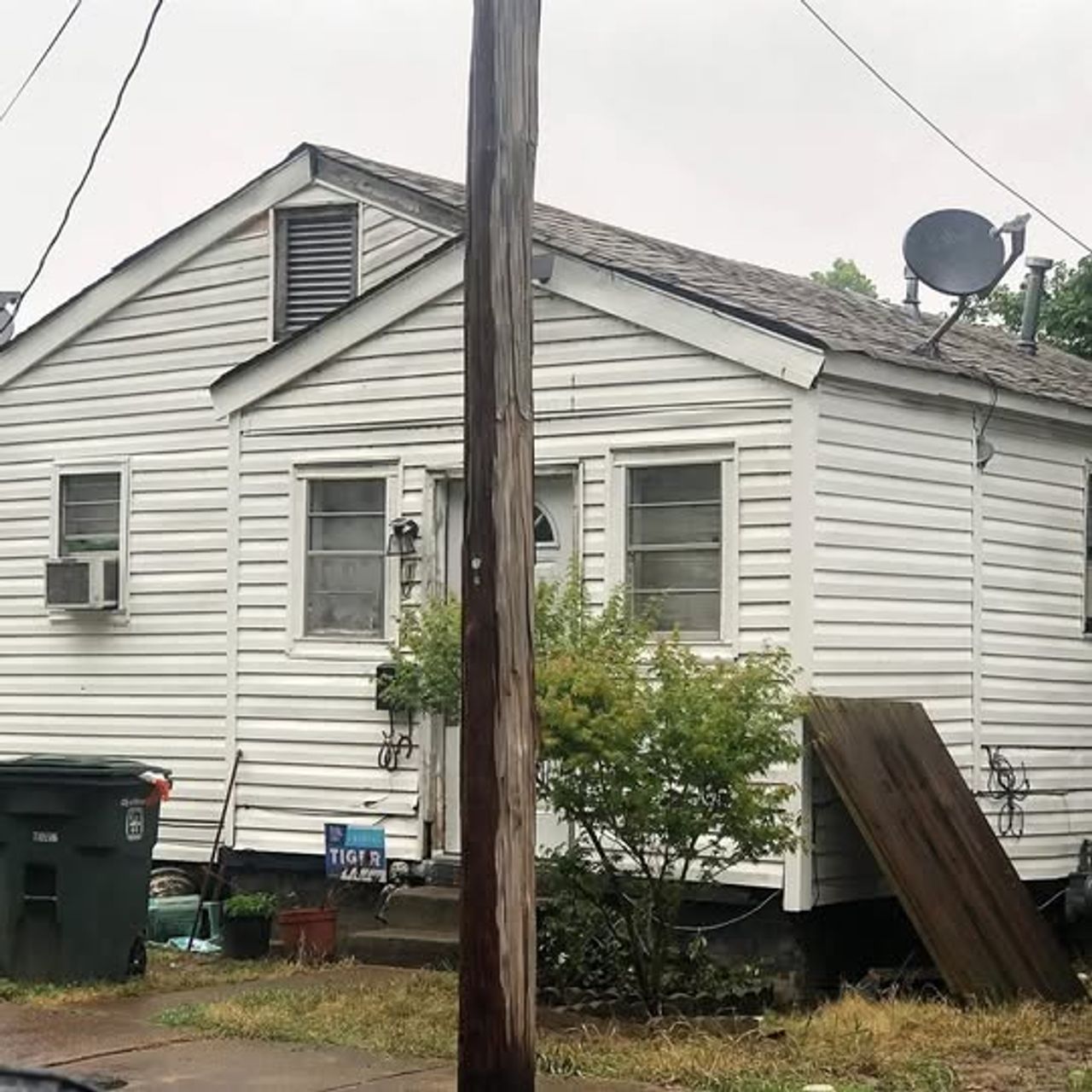 listing, photo 1