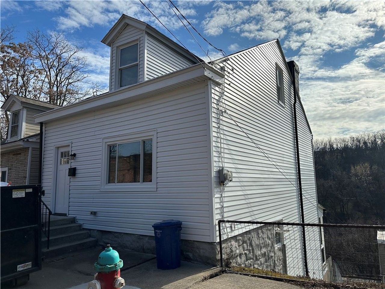 listing, photo 1