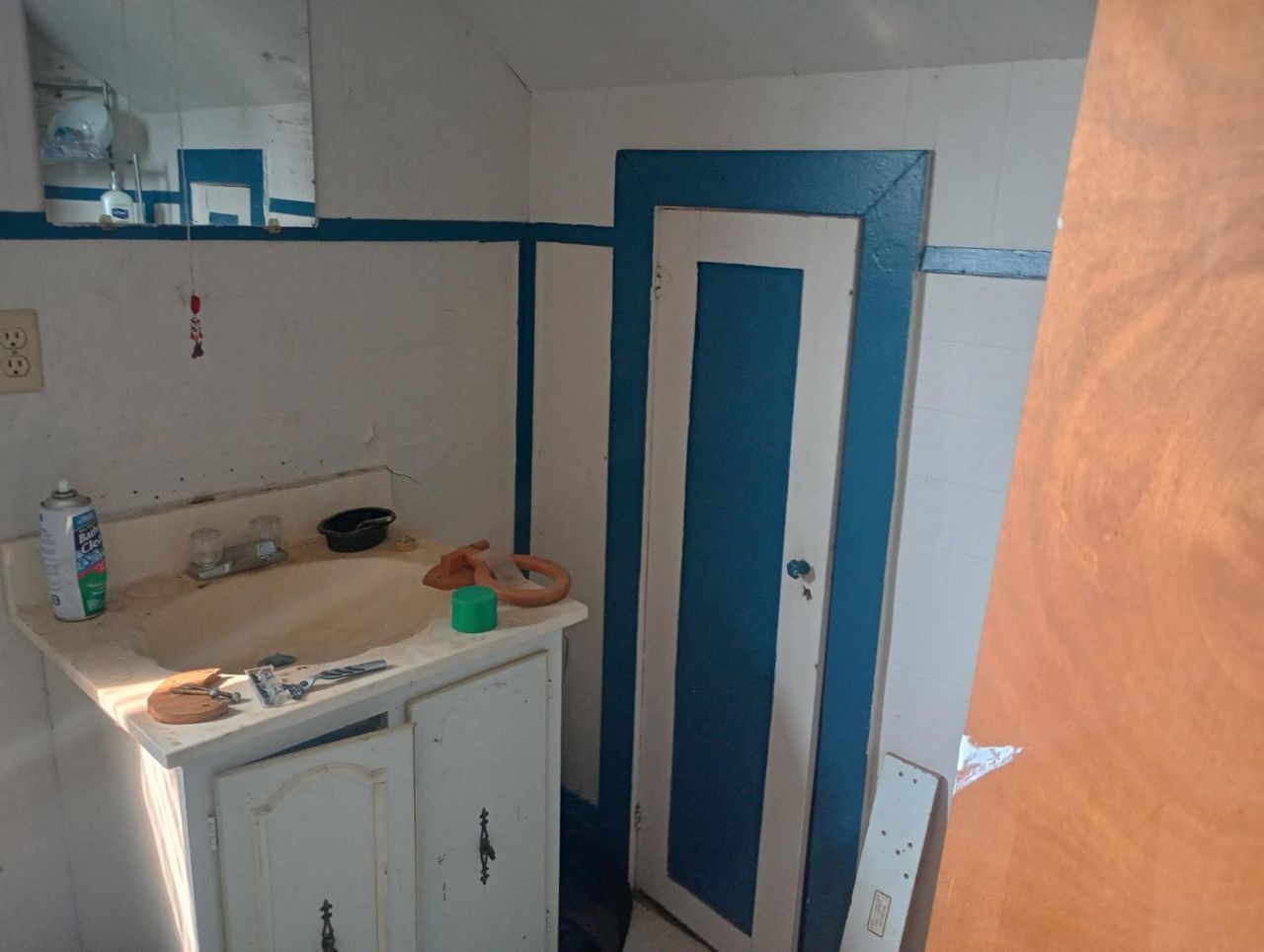 listing, photo 1