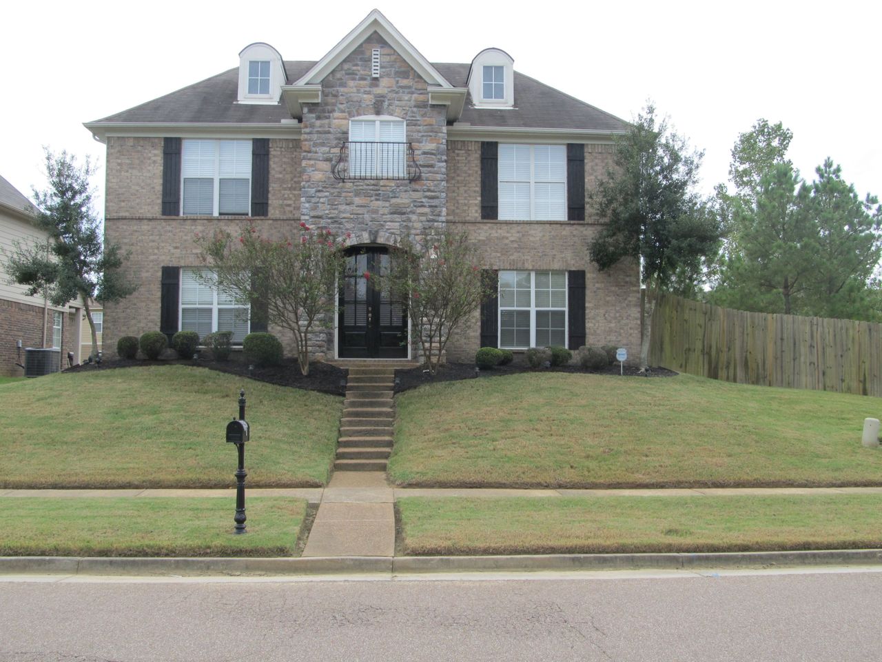 listing, photo 1