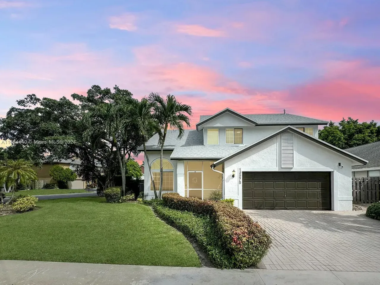 listing, photo 1
