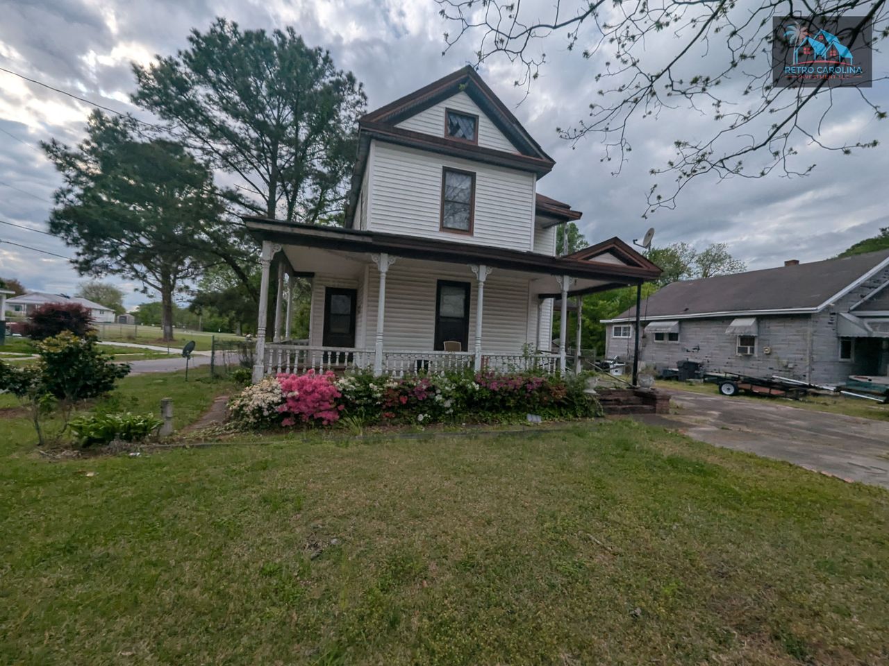 listing, photo 1