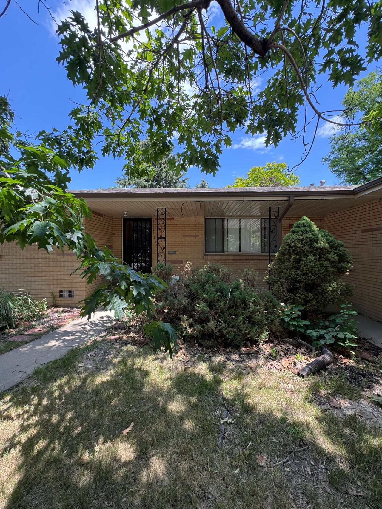 listing, photo 1