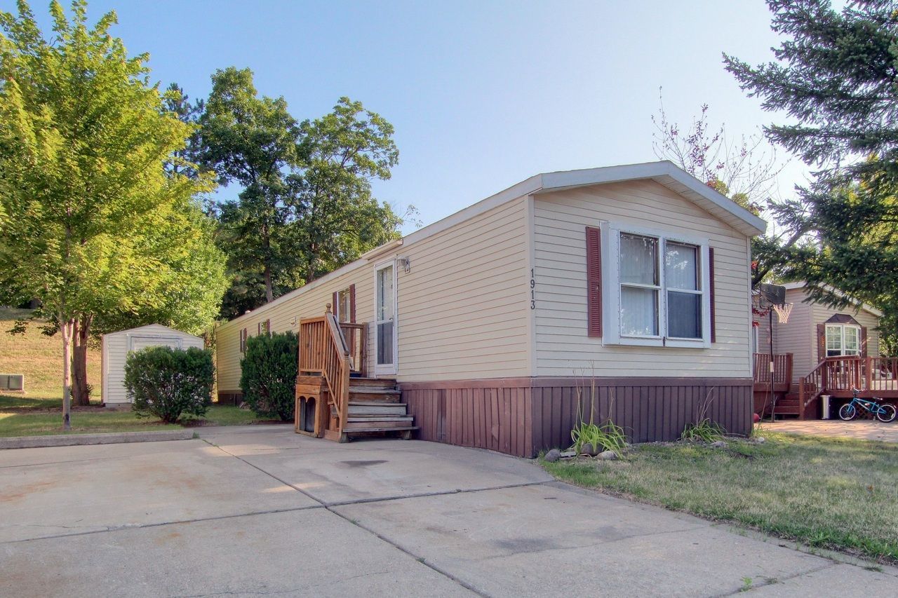 listing, photo 1