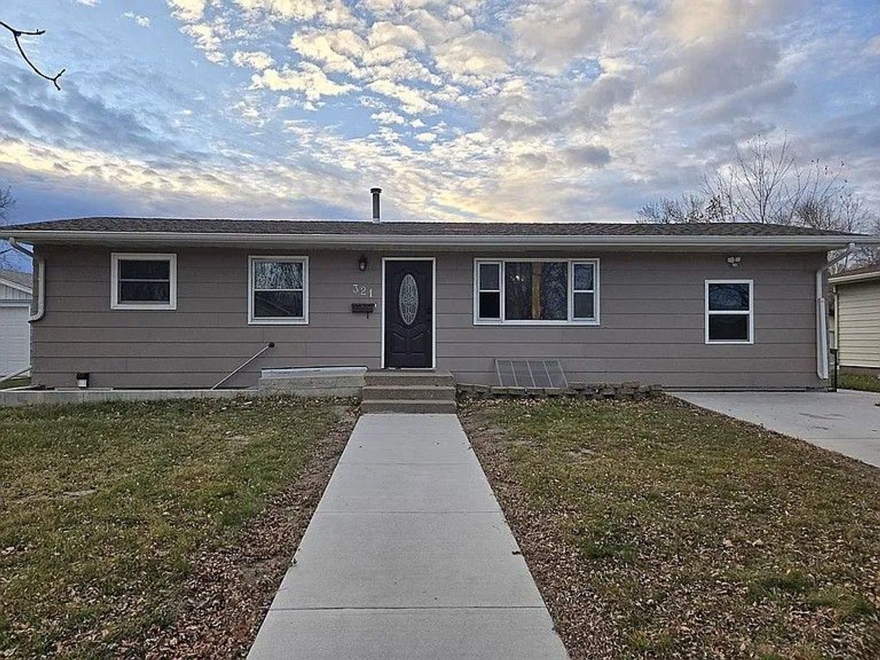 listing, photo 1