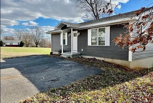 View of 150 Givens St, Madisonville, KY 42431, USA