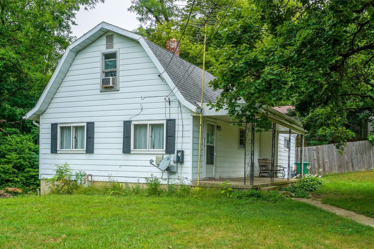 listing, photo 1