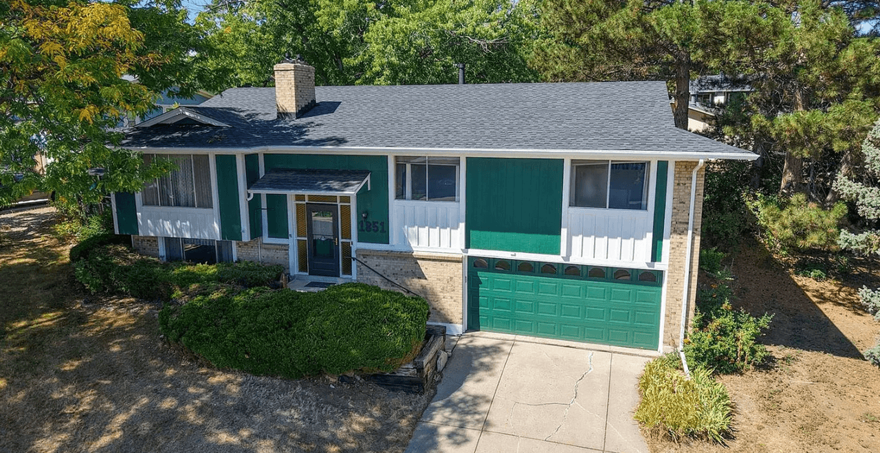 listing, photo 1