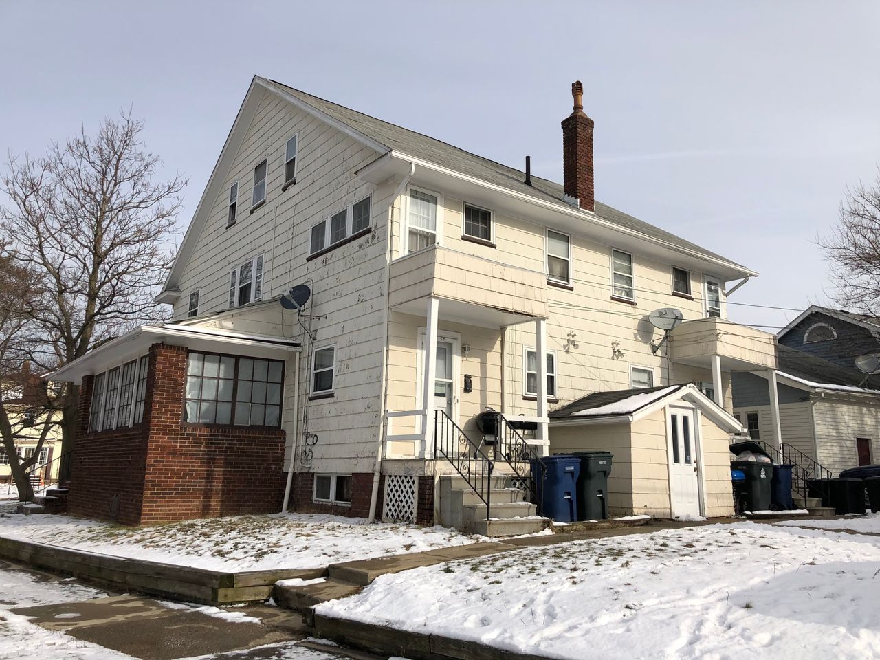 listing, photo 1