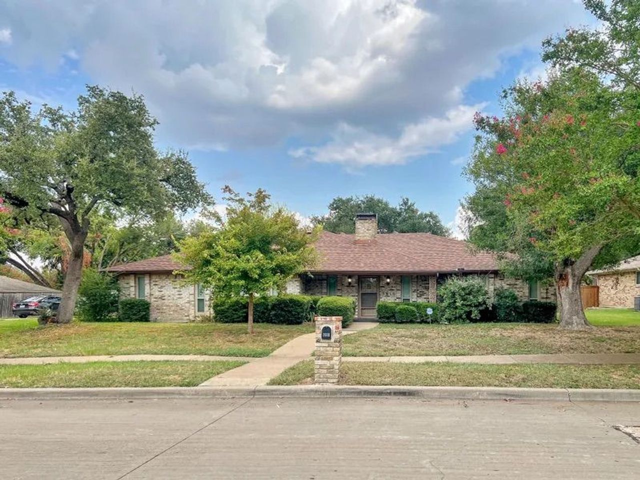 listing, photo 1
