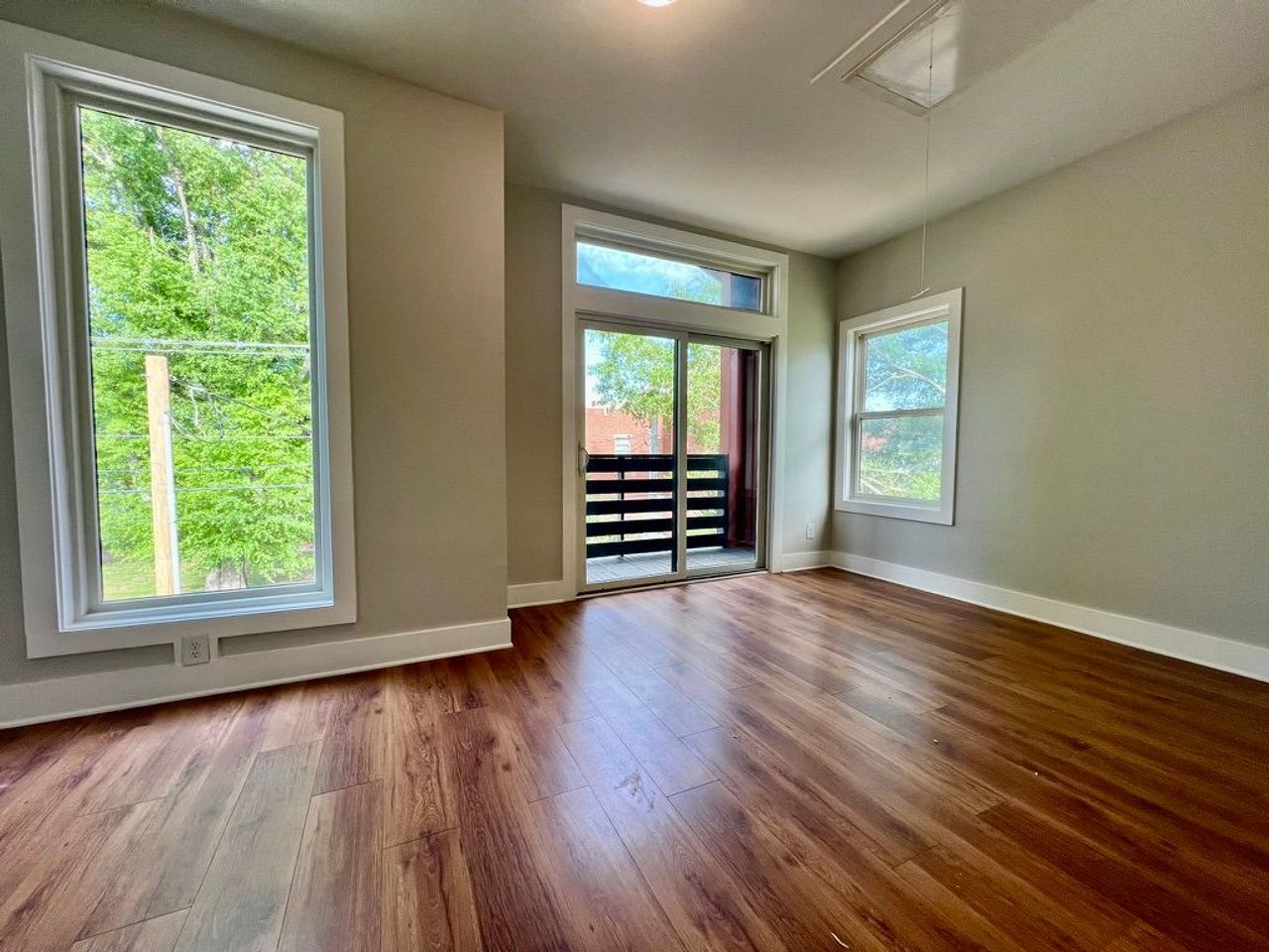listing, photo 1