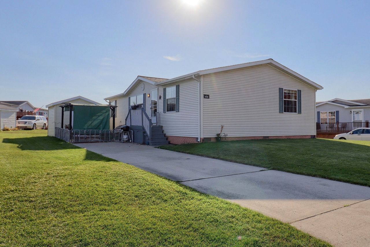 listing, photo 1