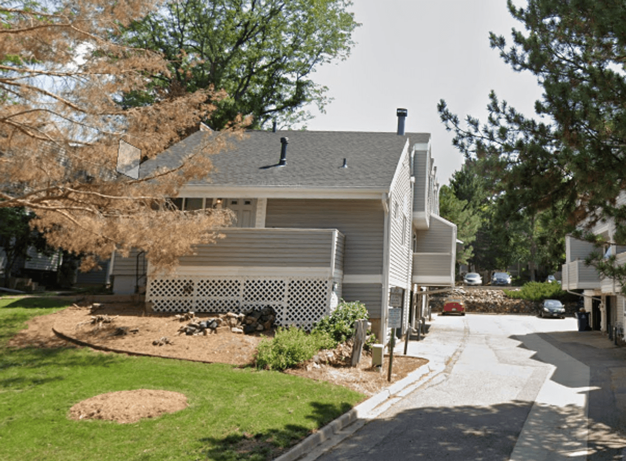 listing, photo 1