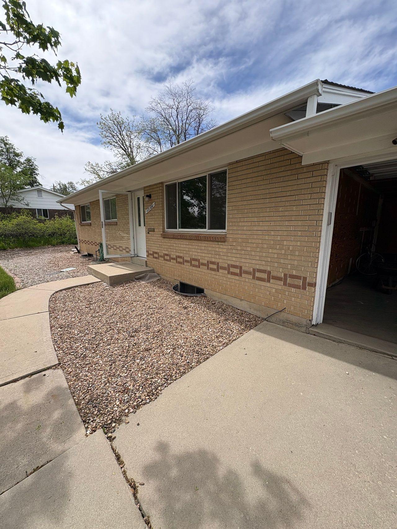listing, photo 1