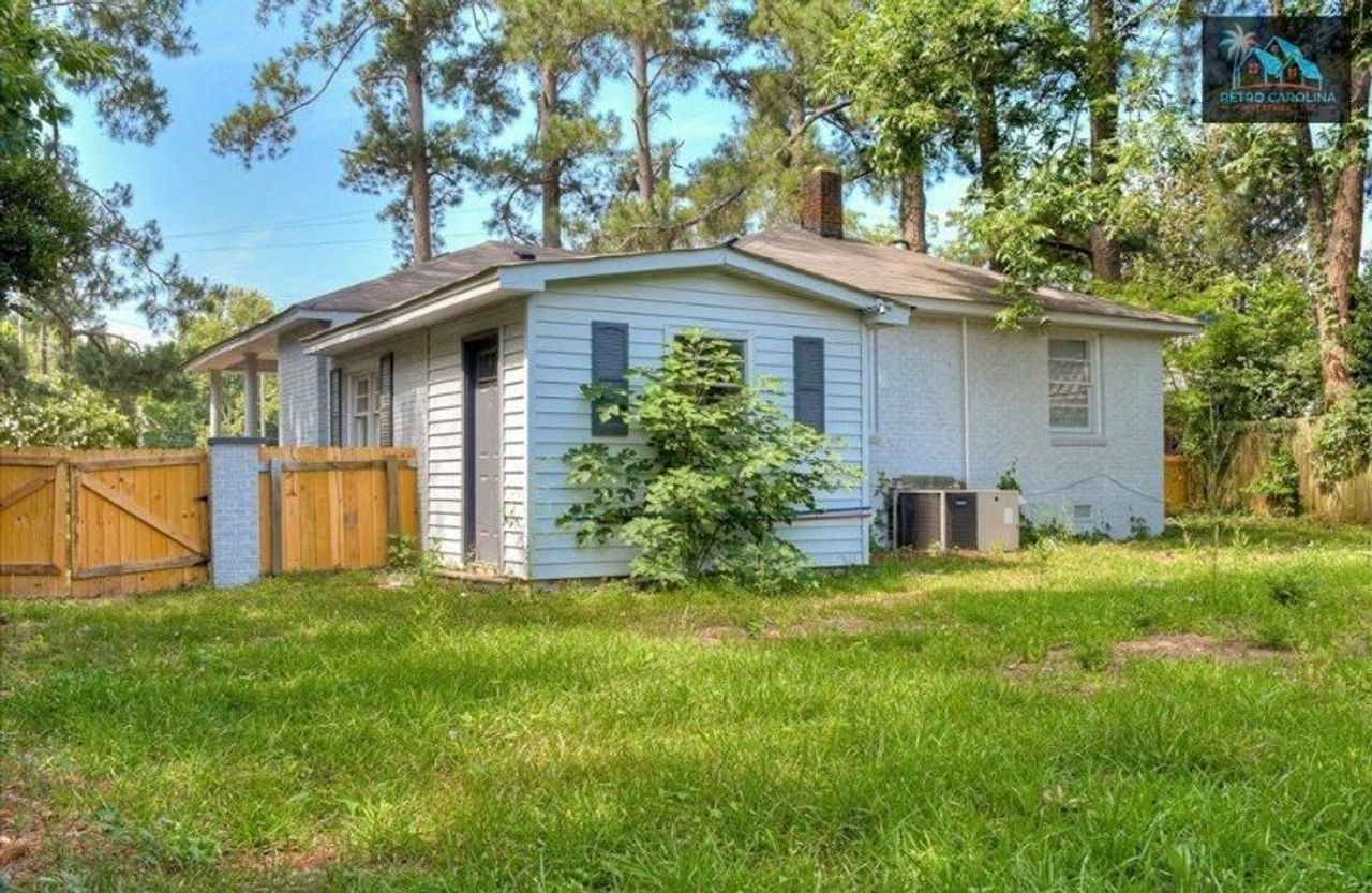 listing, photo 1