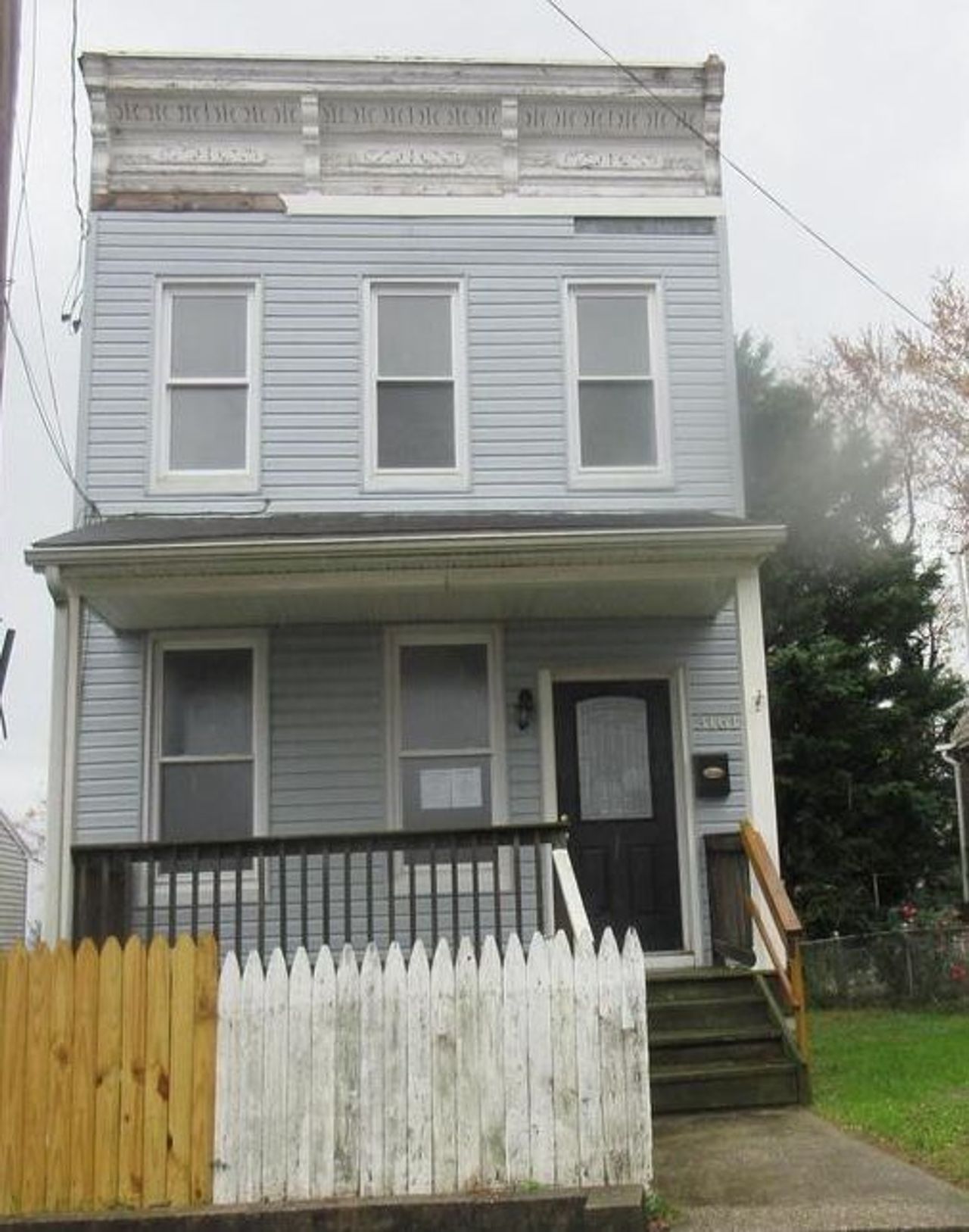 listing, photo 1