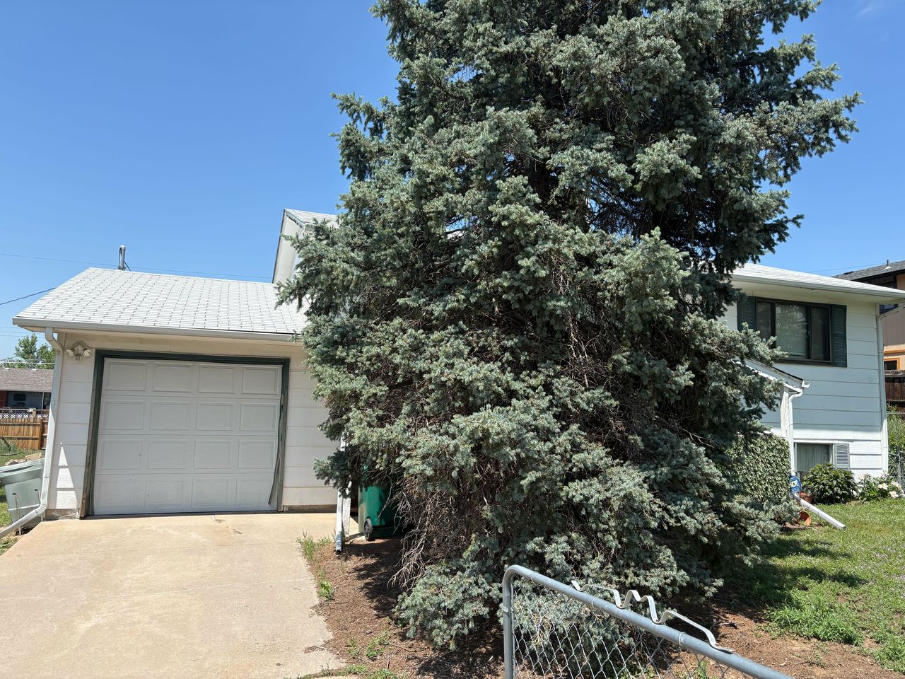 listing, photo 1