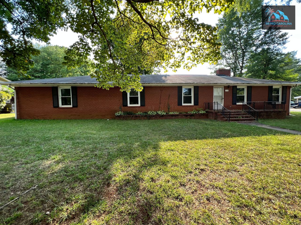 listing, photo 1
