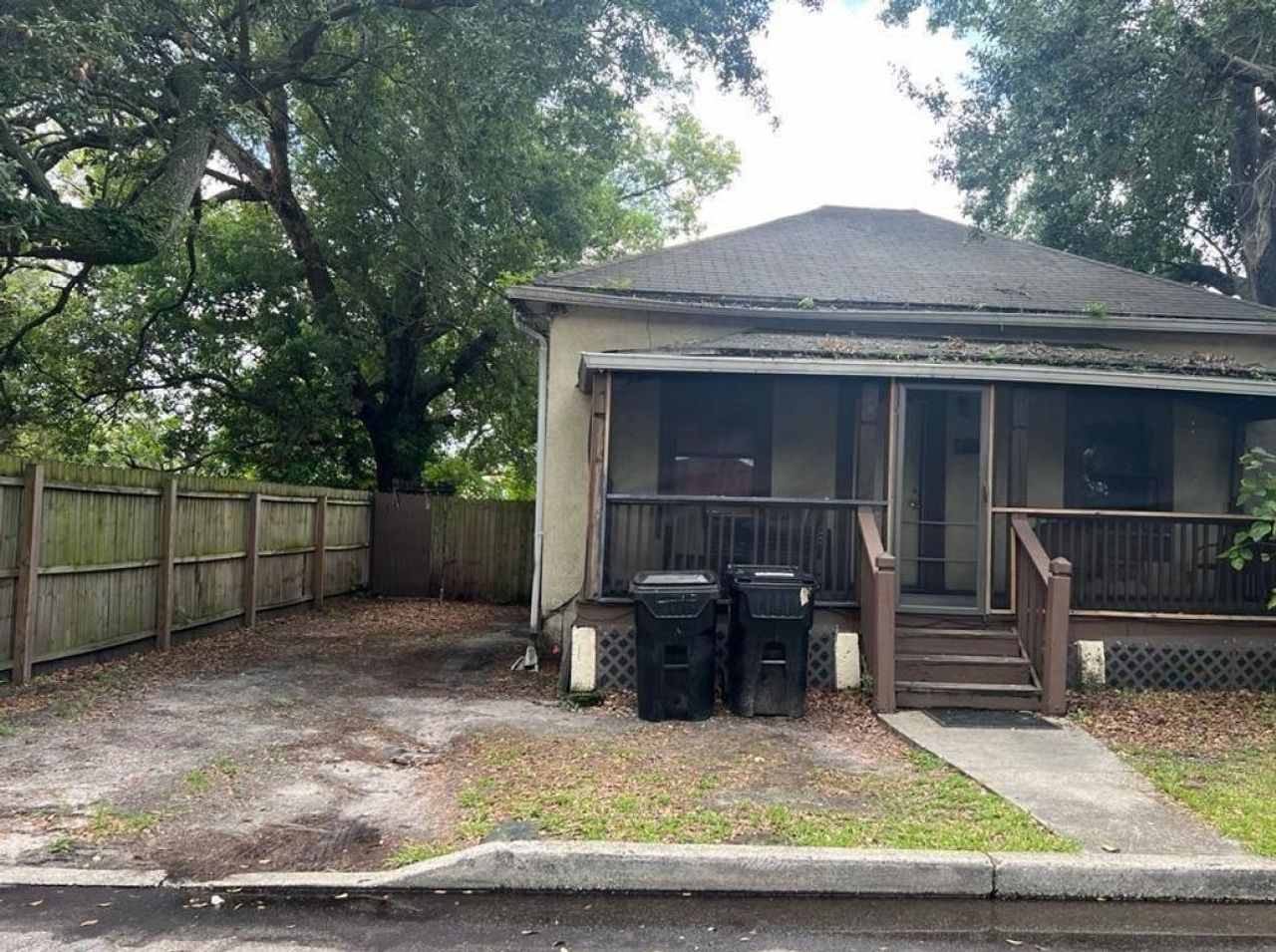 listing, photo 1