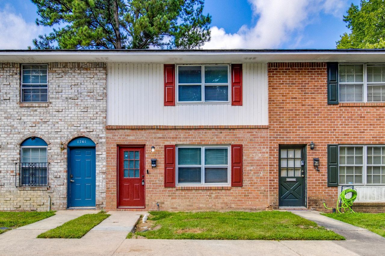 listing, photo 1