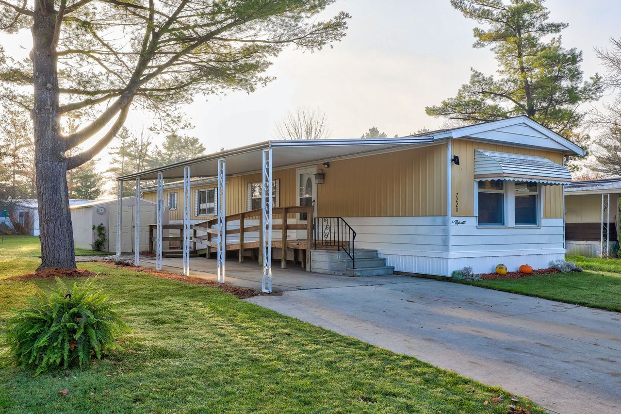 listing, photo 1