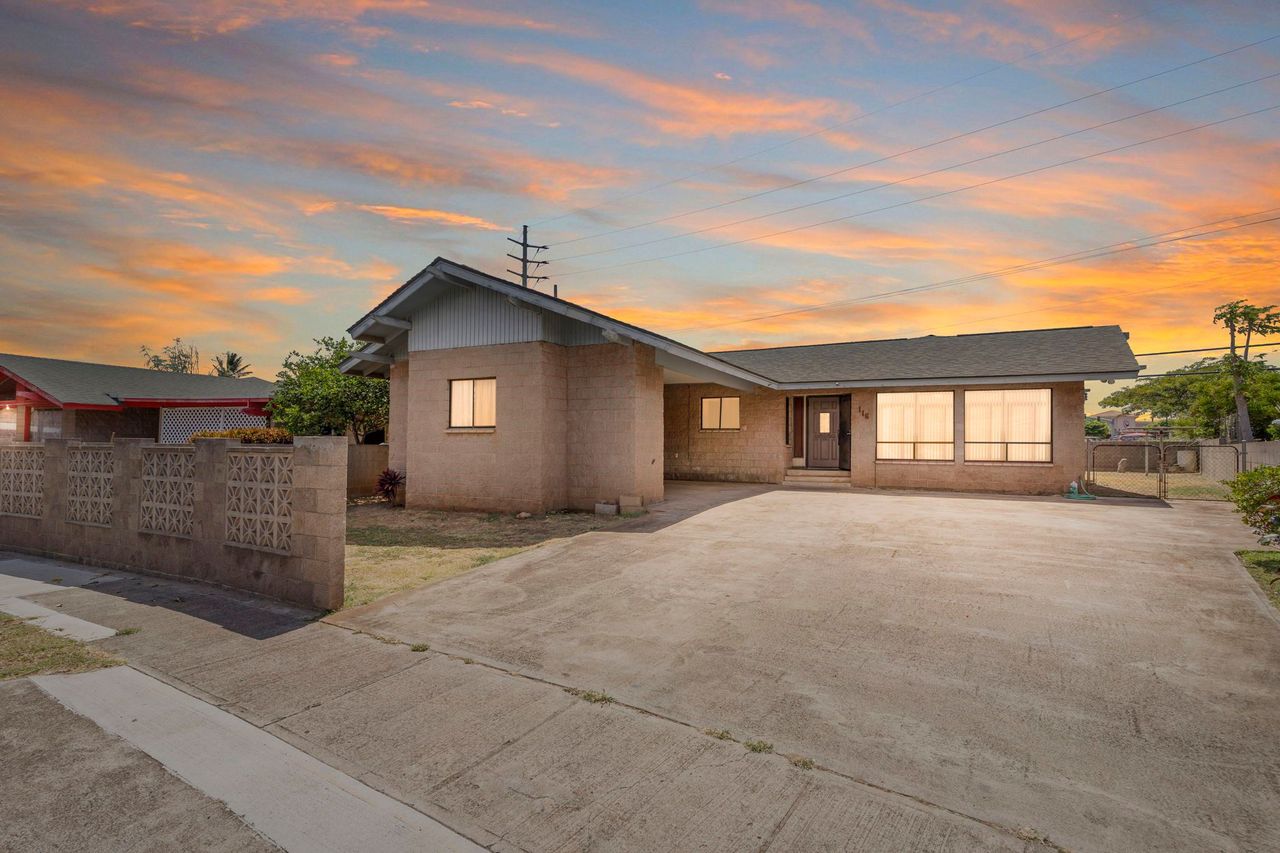 listing, photo 1