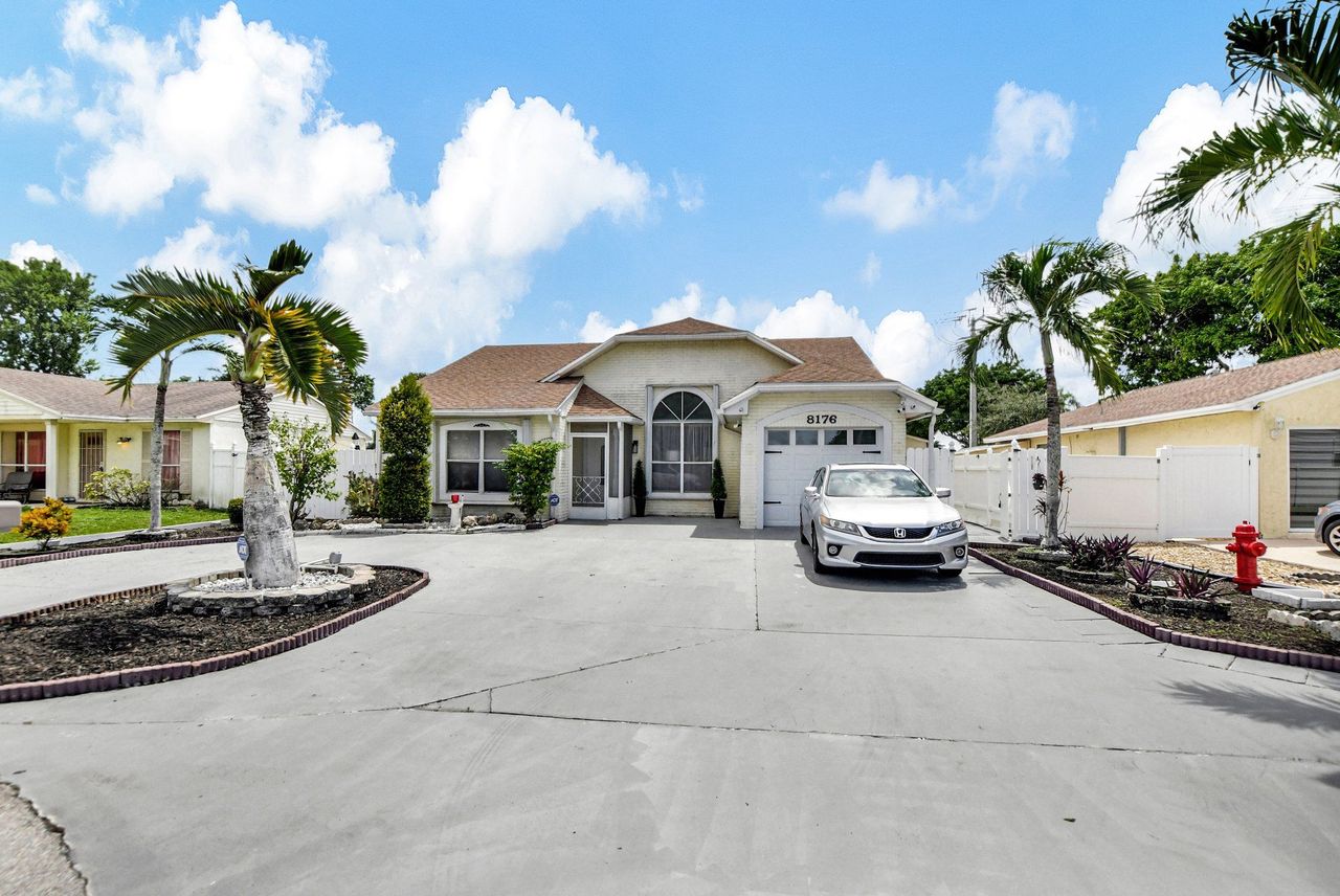 listing, photo 1