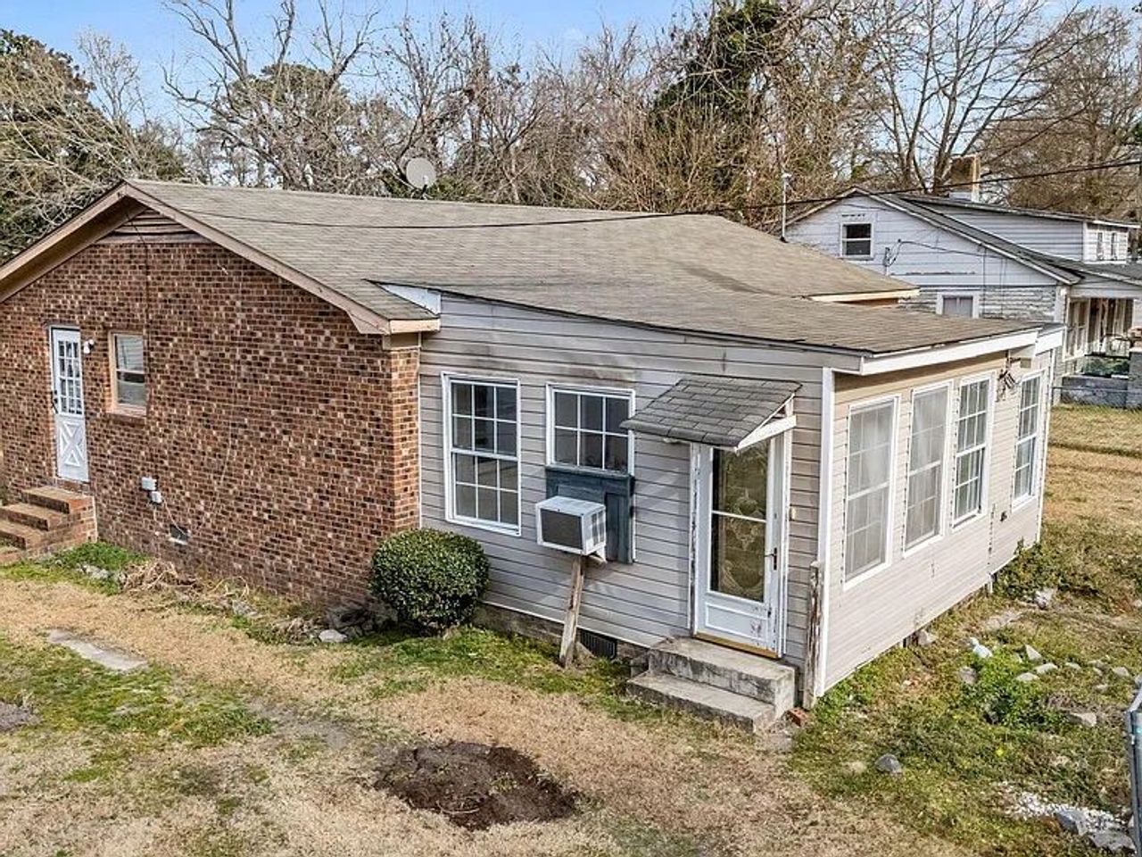listing, photo 1