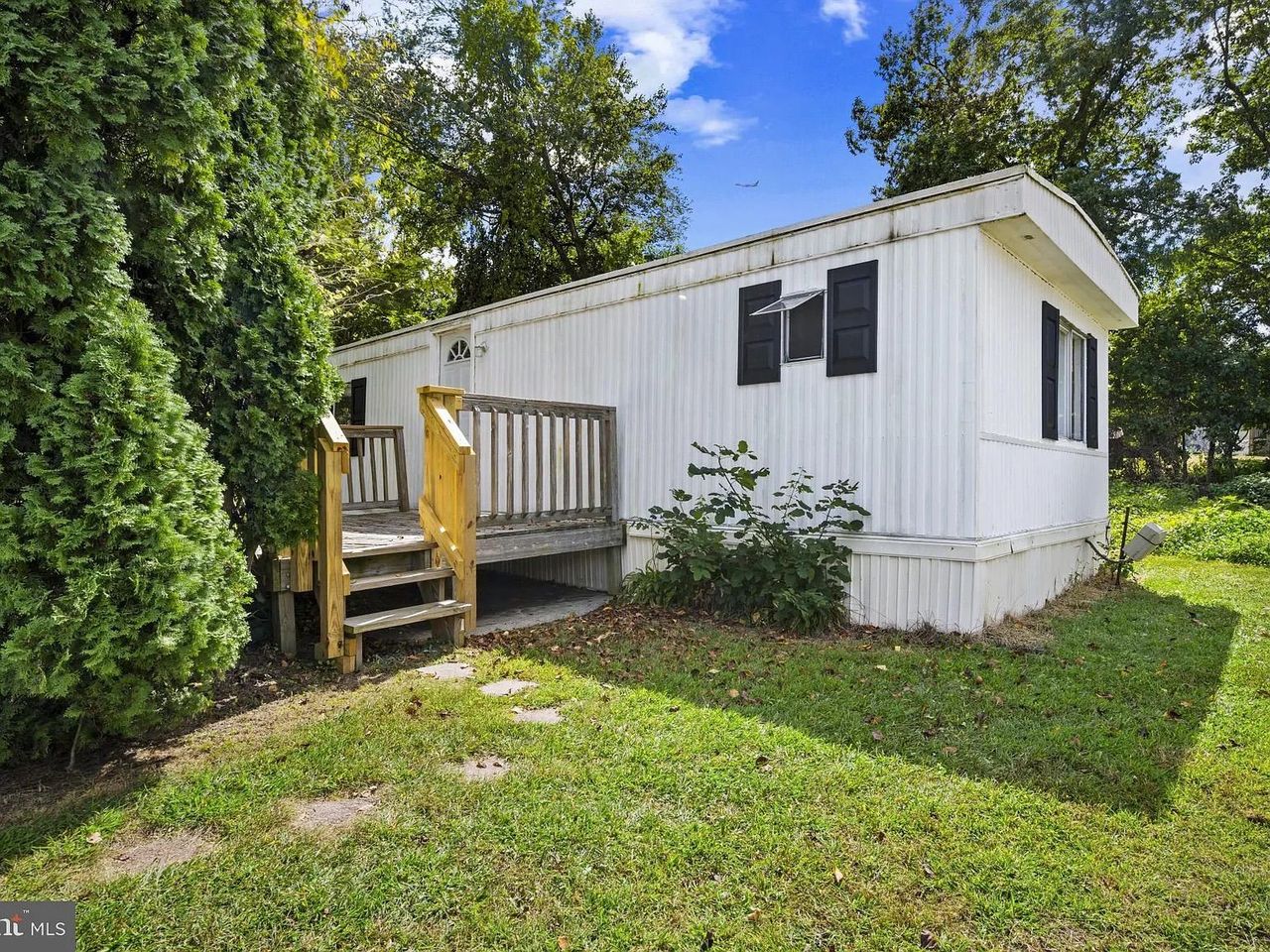 listing, photo 1