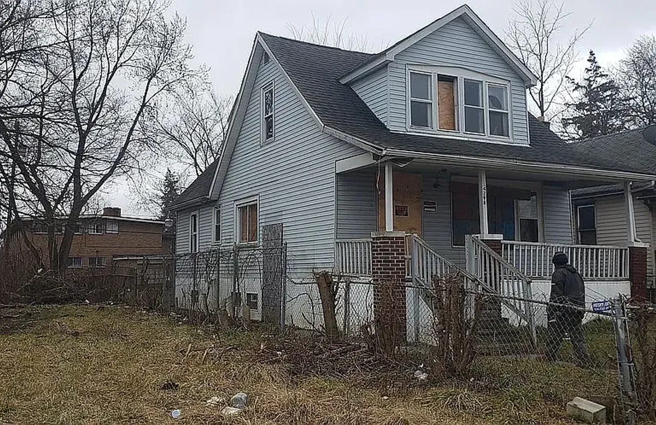 listing, photo 1