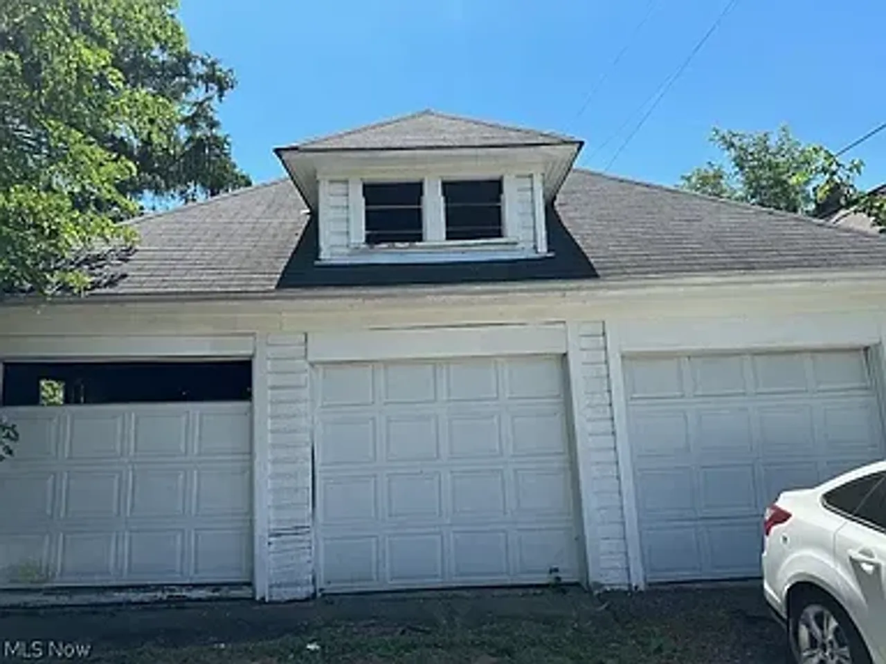 listing, photo 1