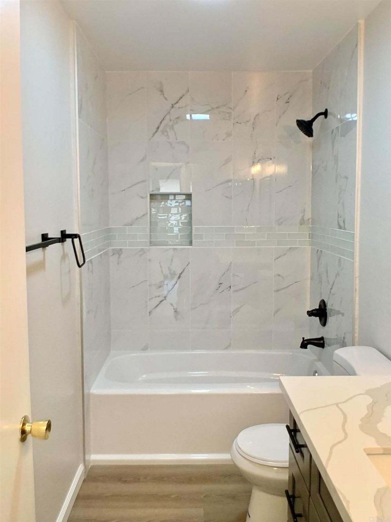 listing, photo 1