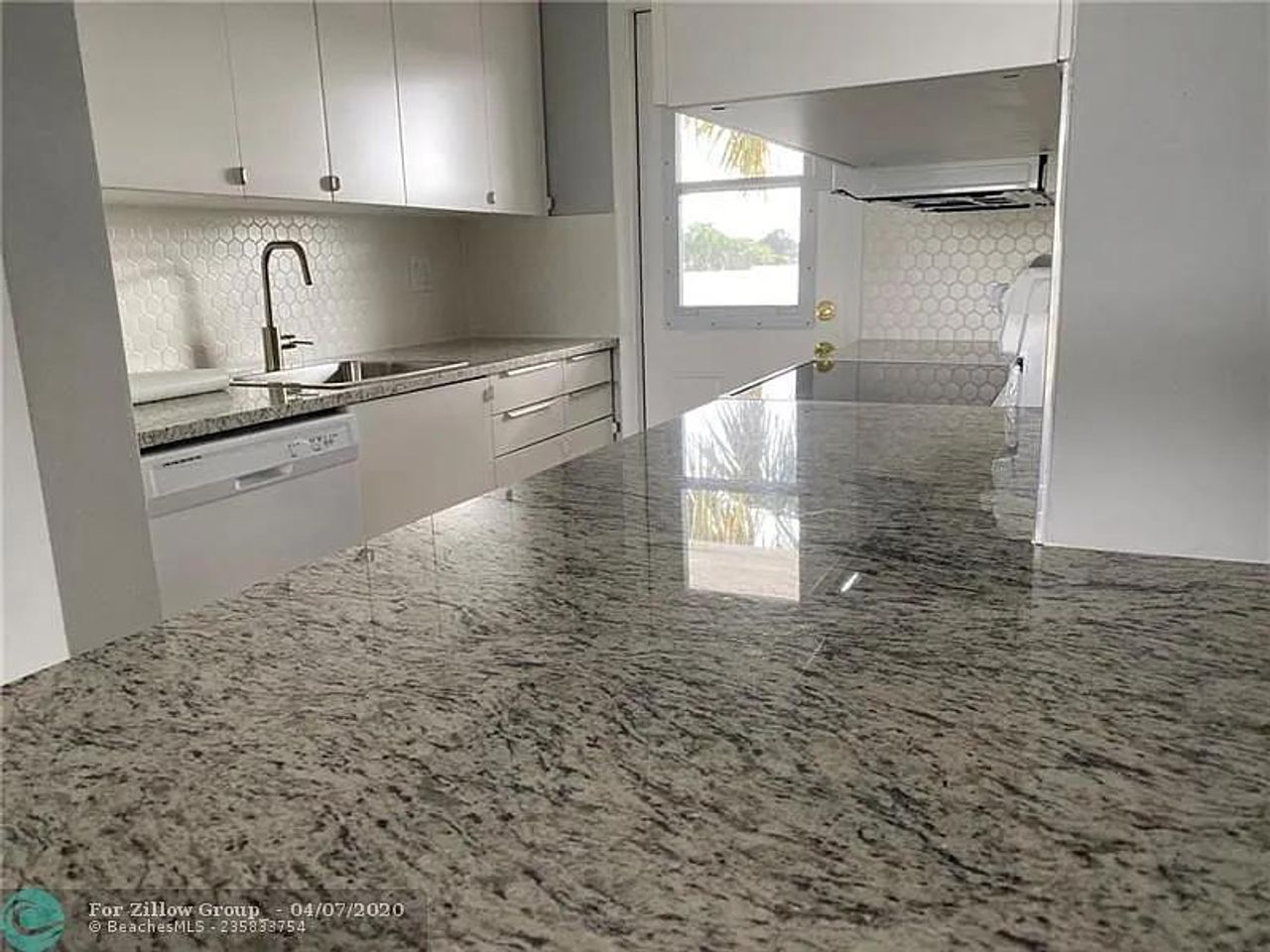 listing, photo 1
