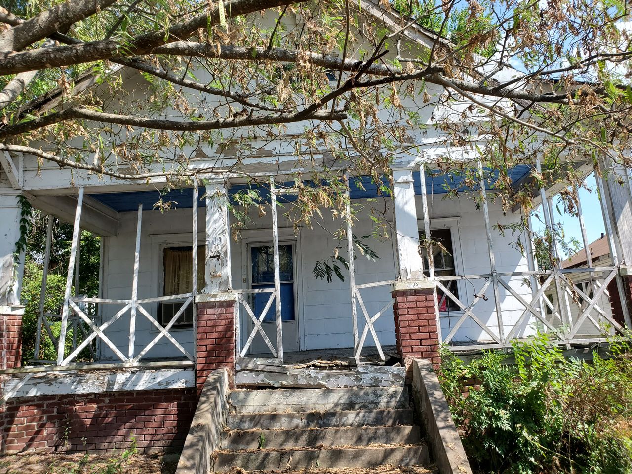 listing, photo 1