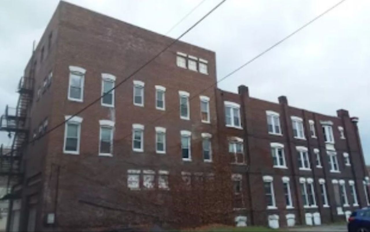 listing, photo 1
