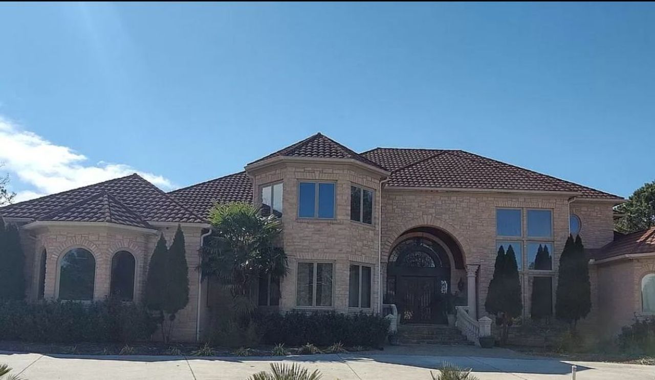listing, photo 1