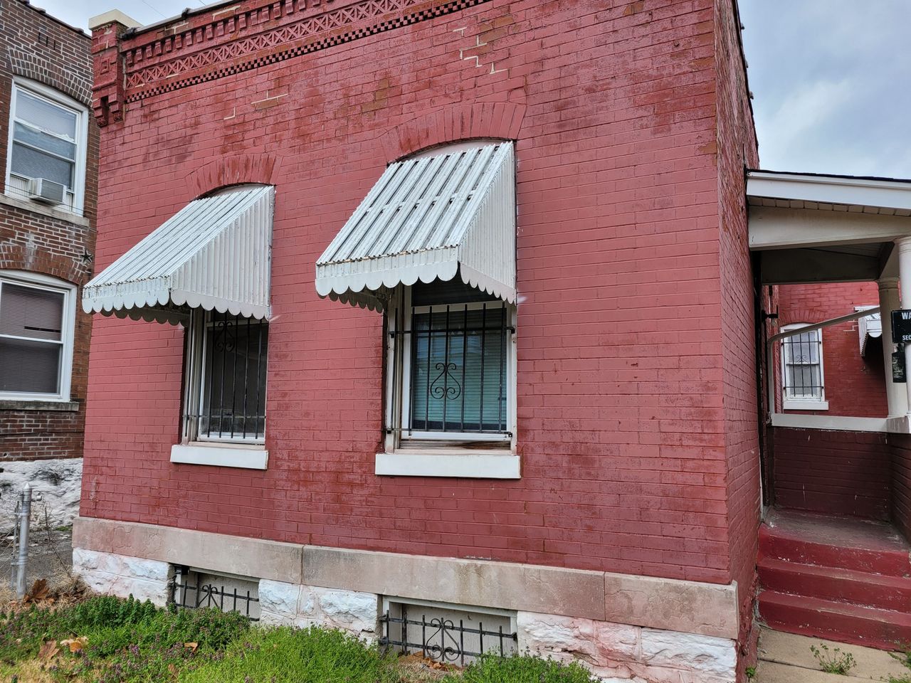 listing, photo 1